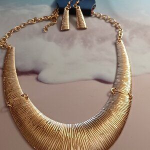 NWT PAPARAZZI  RETRO HOLIDAY GOLD GLITZ NECKLACE & EARRING SET
